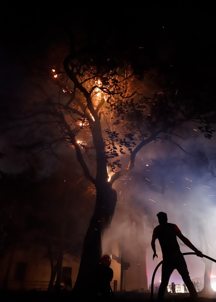 Gran parte de La Chacarita se consumió con un voraz incendio del que aún no se conocen las causas