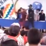 El sillazo que le pegaron a Evo Morales en Lauca Ñ en Cochabamba