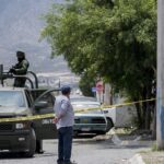 Tres jóvenes acusados de ladrones fueron lanzados con las manos cortadas en autopista de Guanajuato