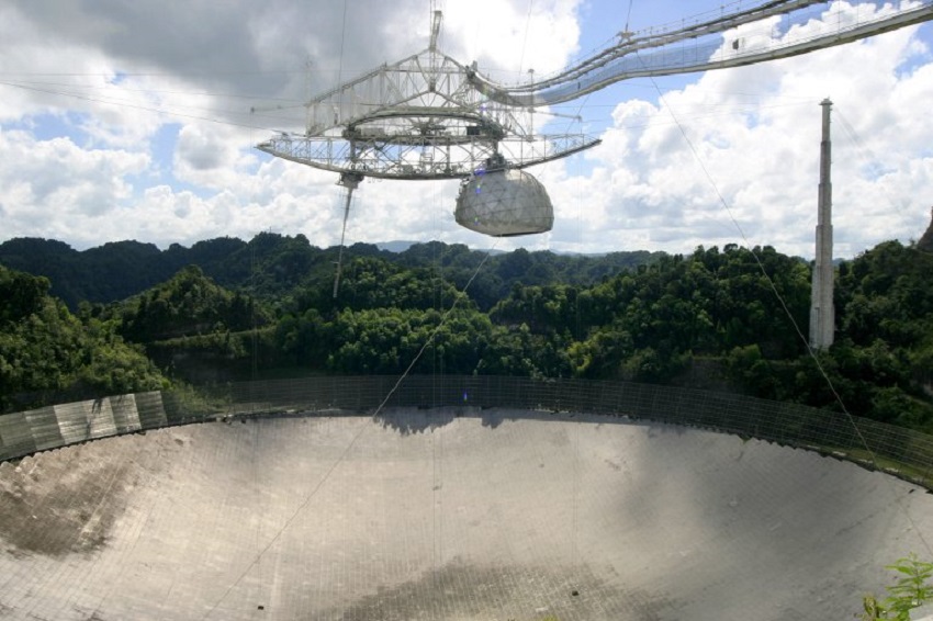 radiotelescopio del Observatorio de Arecibo de Puerto Rico
