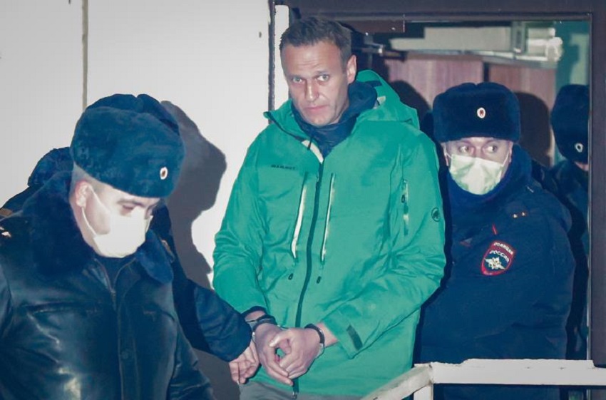 La Justicia rusa condena a Navalni a tres años y medio de prisión