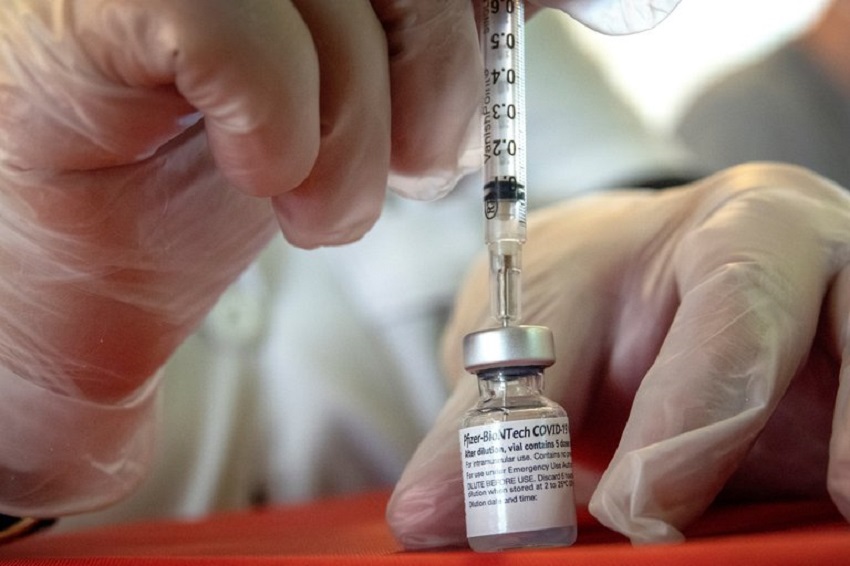 Peru - Acusan en EE.UU. a un paramédico latino de robar vacunas anticovid en Florida