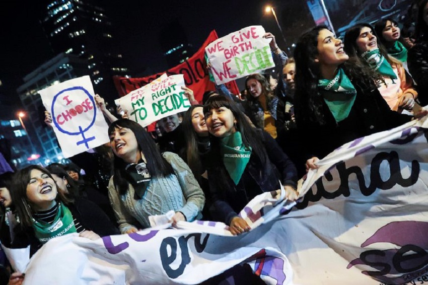 Chile inicia discusión sobre el aborto con la mira puesta en el éxito de Argentina