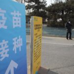 China vacuna a miles de personas