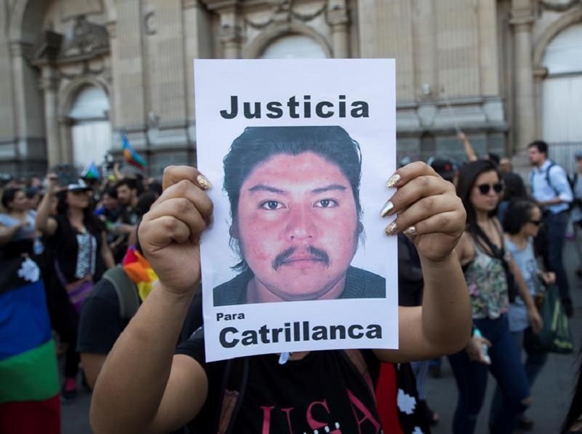 Condenan a siete expolicías chilenos por emblemático asesinato de joven mapuche