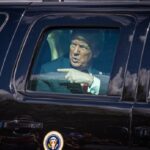 maletín nuclear - El expresidente de Estados Unidos Donald Trump es visto en un auto a su llegada a West Palm Beach