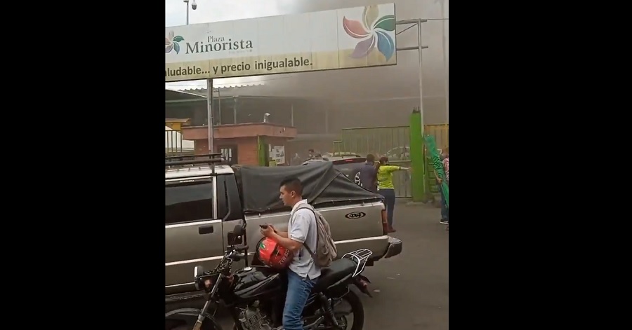 Se registra un gran incendio en la Plaza Minorista de Medellín