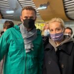 Detienen a Alexei Navalny al llegar a Rusia, regresaba tras el envenenamiento