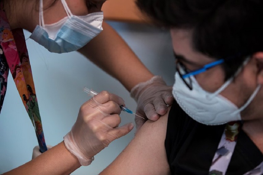 Pfizer y Astrazeneca marcan la pauta de la vacunación en Latinoamérica