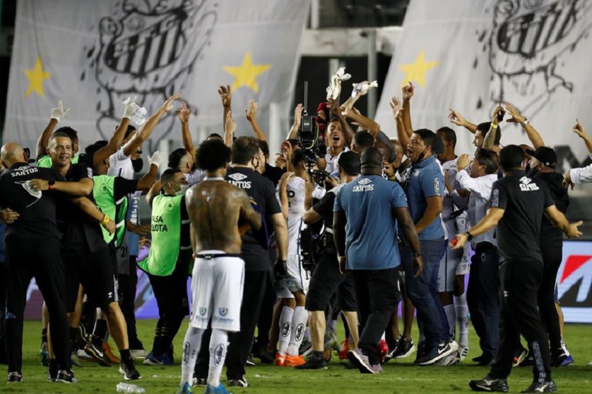 Santos golea a Boca y jugará una final brasileña contra el Palmeiras