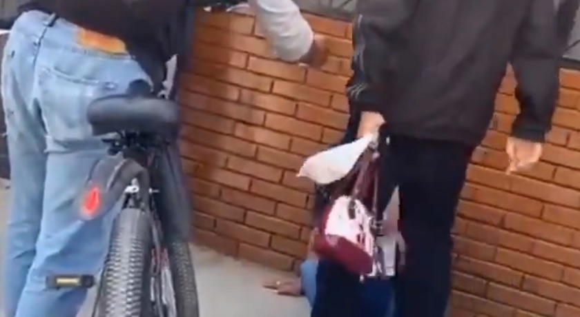 Video de paliza a ladrona en el barrio Britalia de Bogotá