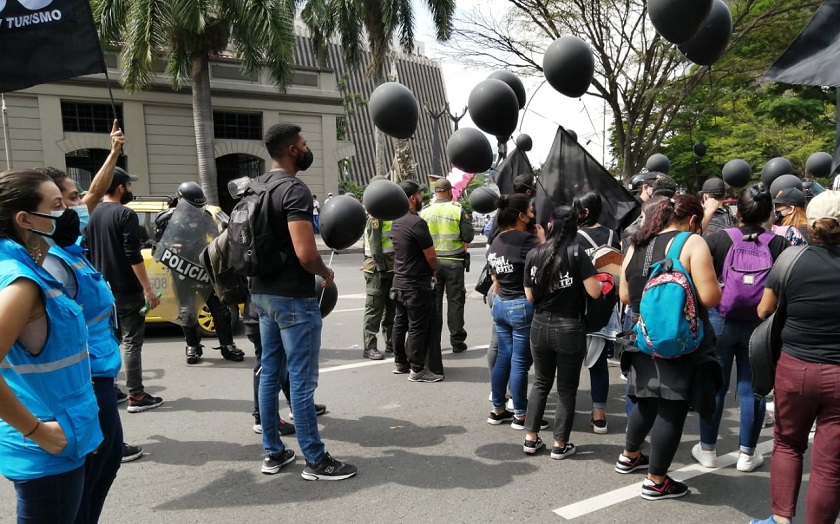 Comerciantes de luto en Medellín por las medidas de la pandemia