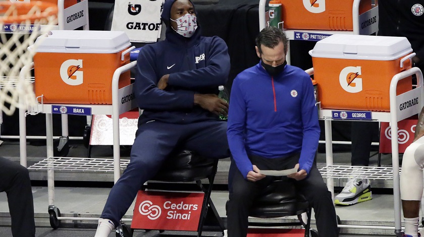 Jugadores de la NBA deberán usar mascarilla todo el tiempo antes de salir al campo