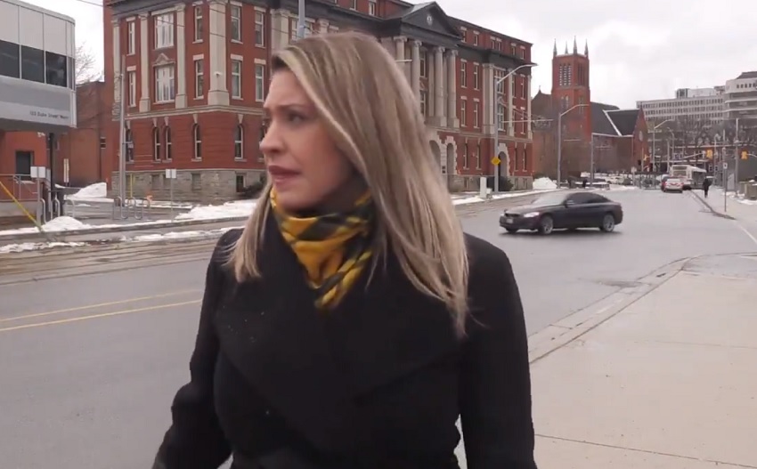 Qué impotencia lo que le pasó a Krista Sharpe mientras hacía un reportaje en una vía de Canadá