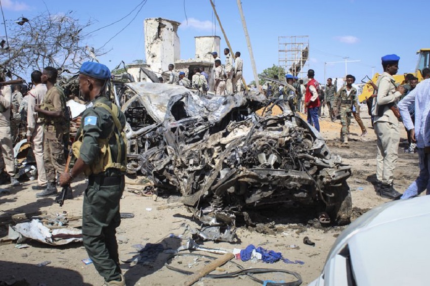 Mueren al menos tres personas en un atentado suicida yihadista en Mogadiscio