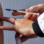 EE.UU. recomienda no alargar ensayos de vacunas ante mutaciones del coronavirus