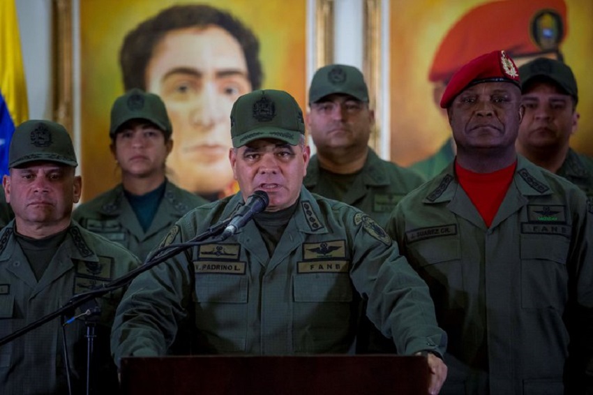 El ministro de Defensa de Venezuela, Vladimir Padrino (c). EFE