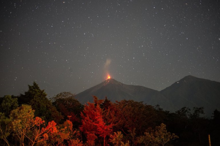 El volcán de Fuego de Guatemala registra una erupción de 4.800 metros de altura