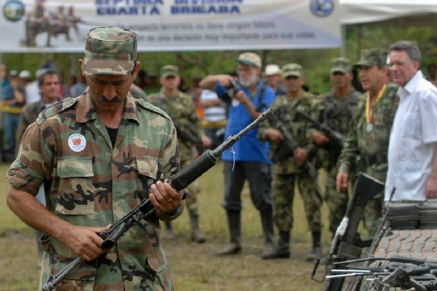 ELN - En la imagen, Olimpo de Jesús Sánchez Caro (i), alias Cristóbal o El Cucho, exjefe del desmovilizado Ejército Revolucionario Guevarista (ERG). EFE