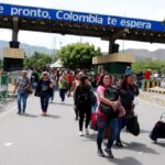 En la imagen, ciudadanos venezolanos ingresando a Colombia por el puente Internacional Simón Bolívar, en Cúcuta (Colombia). EFE