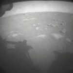 La primera foto que tomó el rover Perseverance de la NASA que ya llegó a Marte