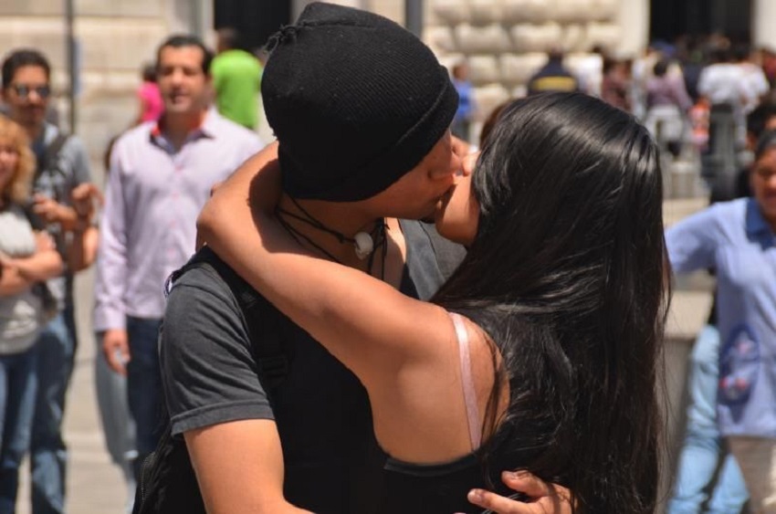 Una de cada ocho parejas se conoció por internet en México, dice encuesta