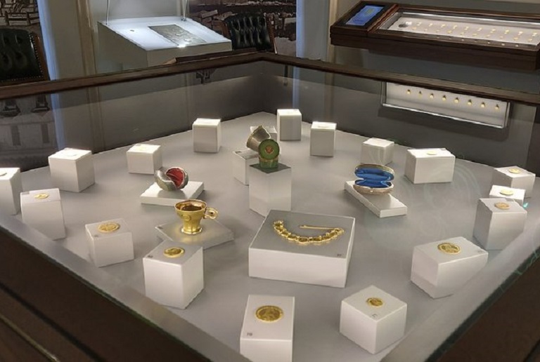 El imperio ruso acuñado en las monedas de oro de los Románov