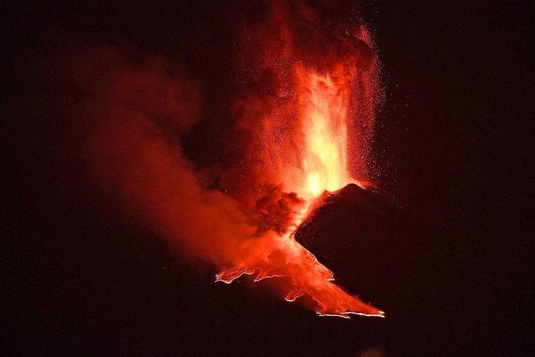 El Etna experimenta la sexta erupción en ocho días