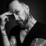 El líder de la banda polaca de rock satánico Behemoth, Adam Darski, ha pedido ayuda a sus fans