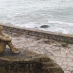 La mujer en escultura que apareció en Playa Chica de Mar del Plata