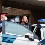 Los mossos detienen a Pablo Hasél para que entre en prisión