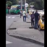 Taxista con una motosierra en Medellín
