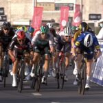 Sam Bennett impone su potencia al esprint en el Tour de los EAU