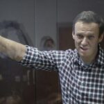 La madre de Navalny recibe el cuerpo de su hijo tras una semana de espera y presiones