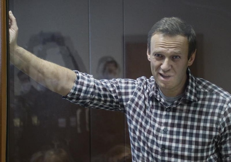 La madre de Navalny recibe el cuerpo de su hijo tras una semana de espera y presiones