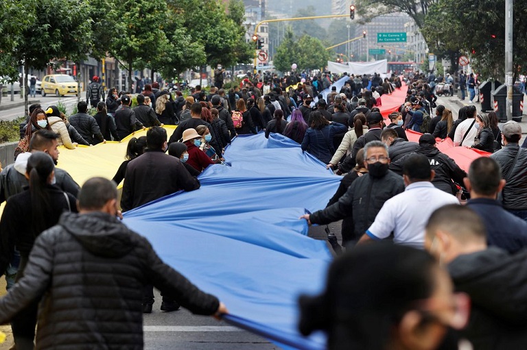 Comerciantes protestan en Bogotá contra las medidas que los llevan a la quiebra