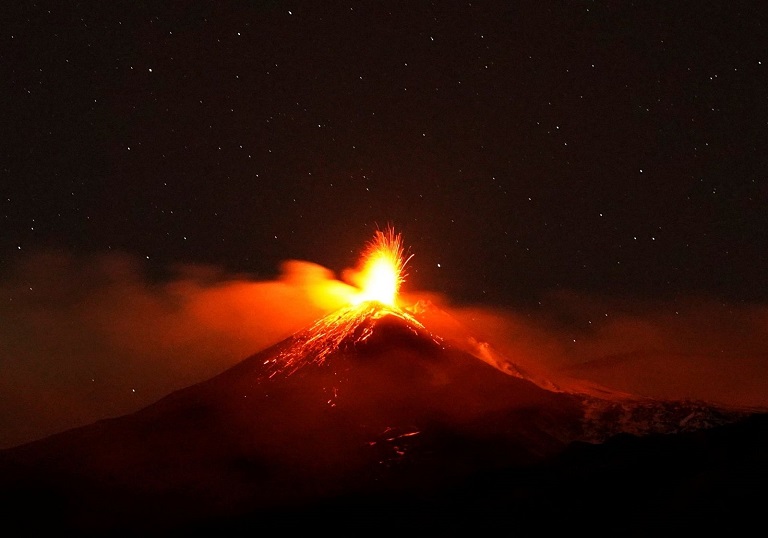 El Etna experimenta su octava erupción en dos semanas