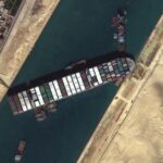 El canal de Suez sigue bloqueado a la espera de que arrastren el Ever Given