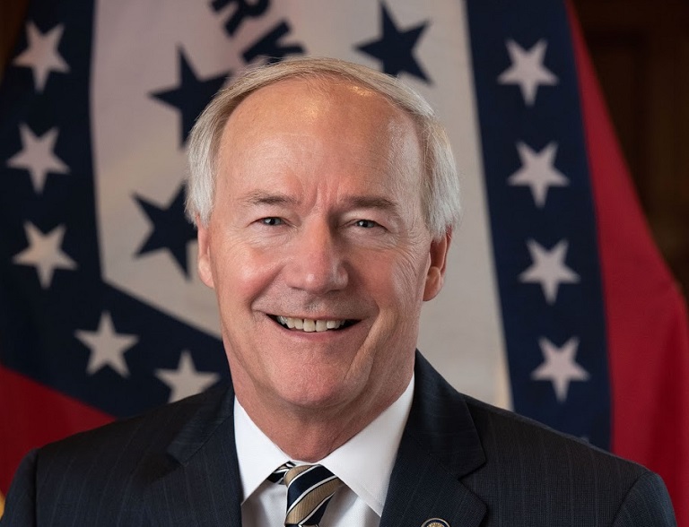 El gobernador de Arkansas, Asa Hutchinson