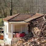 Miles de griegos pasan segunda noche en carpas tras otro terremoto de 5,9