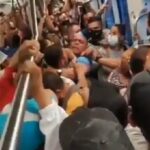 Penosa pelea en el Metro de Medellín mientras iba atestado de pasajeros