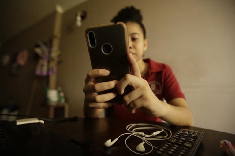 Proyecto de ley propone prohibir redes sociales a menores de 14 años en Perú