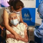 Una mujer de 104 años, la primera adulta mayor vacunada en el Perú