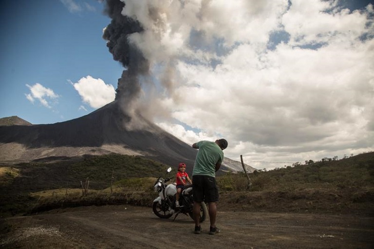 Volcanes Pacaya, Fuego y Santiaguito matienen patrón eruptivo en Guatemala