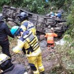 20 muertos en Cochabamba al despeñarse un autobús por un barranco