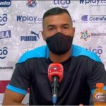 Cadavid se pone la camiseta del DIM al revés para criticar al VAR vs Nacional