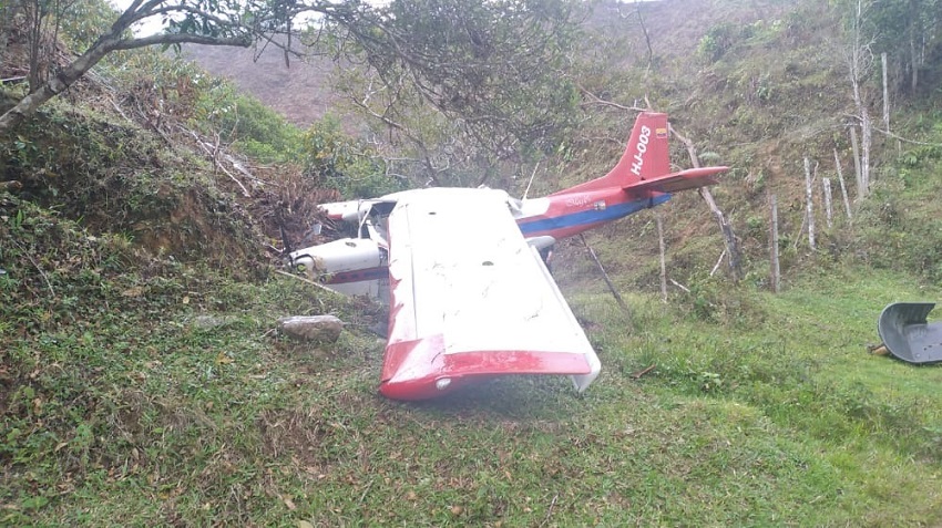 avioneta terminó en un barranco en el sector Las Ánimas de Amalfi