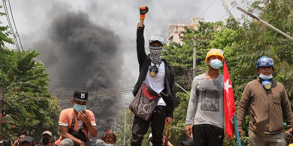 Protestas en Birmania luego de que fuerzas armadas mataron a más de 110 personas