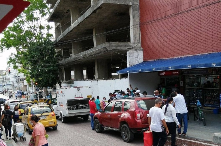 el Magangué murió hoy en Sincelejo, Colombia, tras caer de un edificio abandonado.