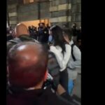 Pobre Dua Lipa, tremendo aventón le pegó una fan en la CDMX